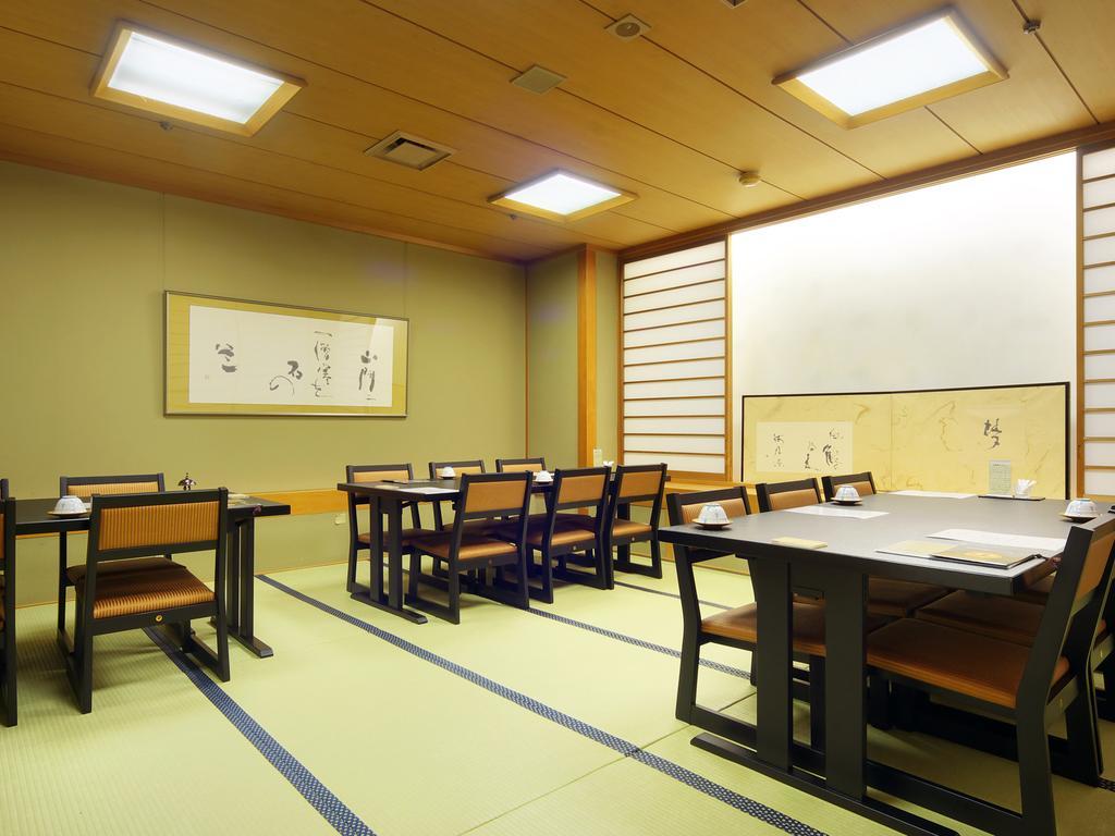 The Crown Palais New Hankyu Kochi Extérieur photo