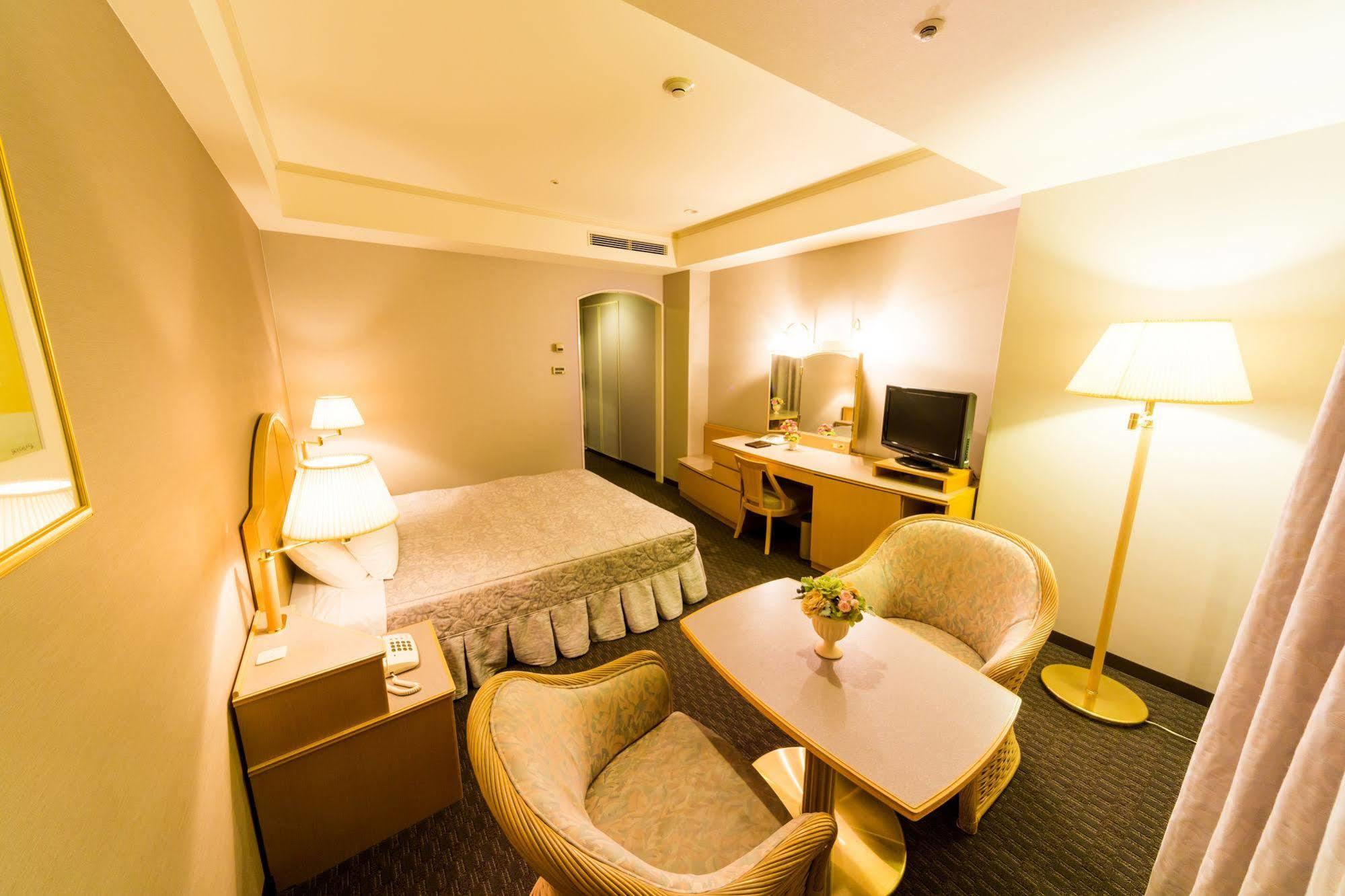 The Crown Palais New Hankyu Kochi Extérieur photo