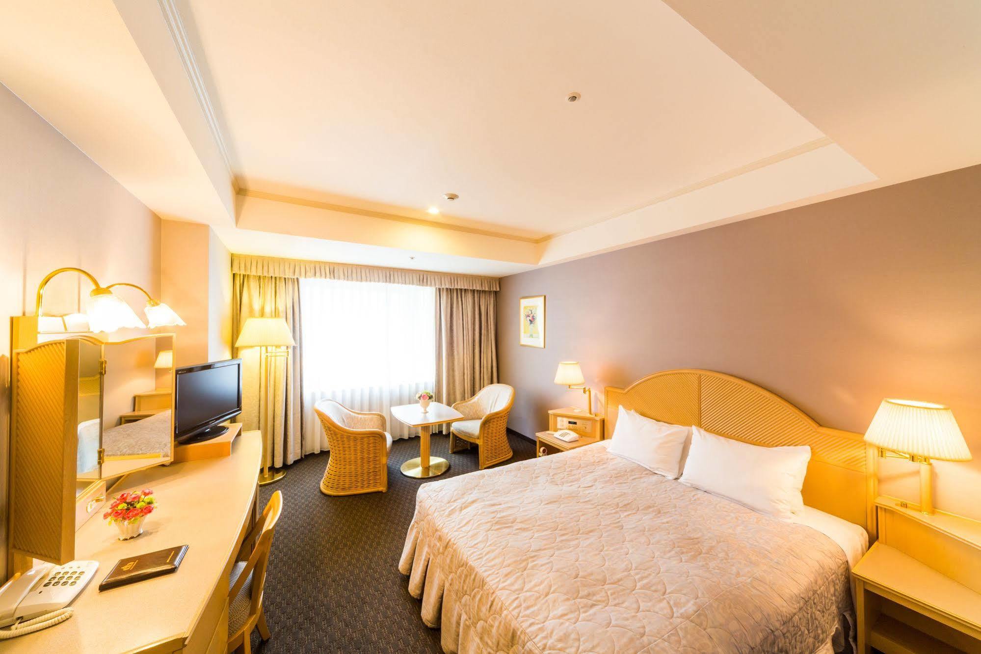 The Crown Palais New Hankyu Kochi Extérieur photo