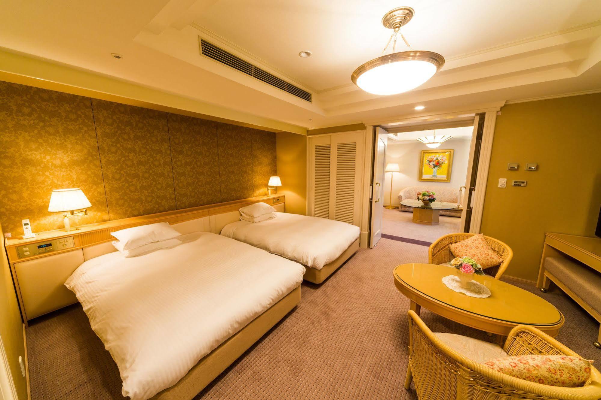 The Crown Palais New Hankyu Kochi Extérieur photo