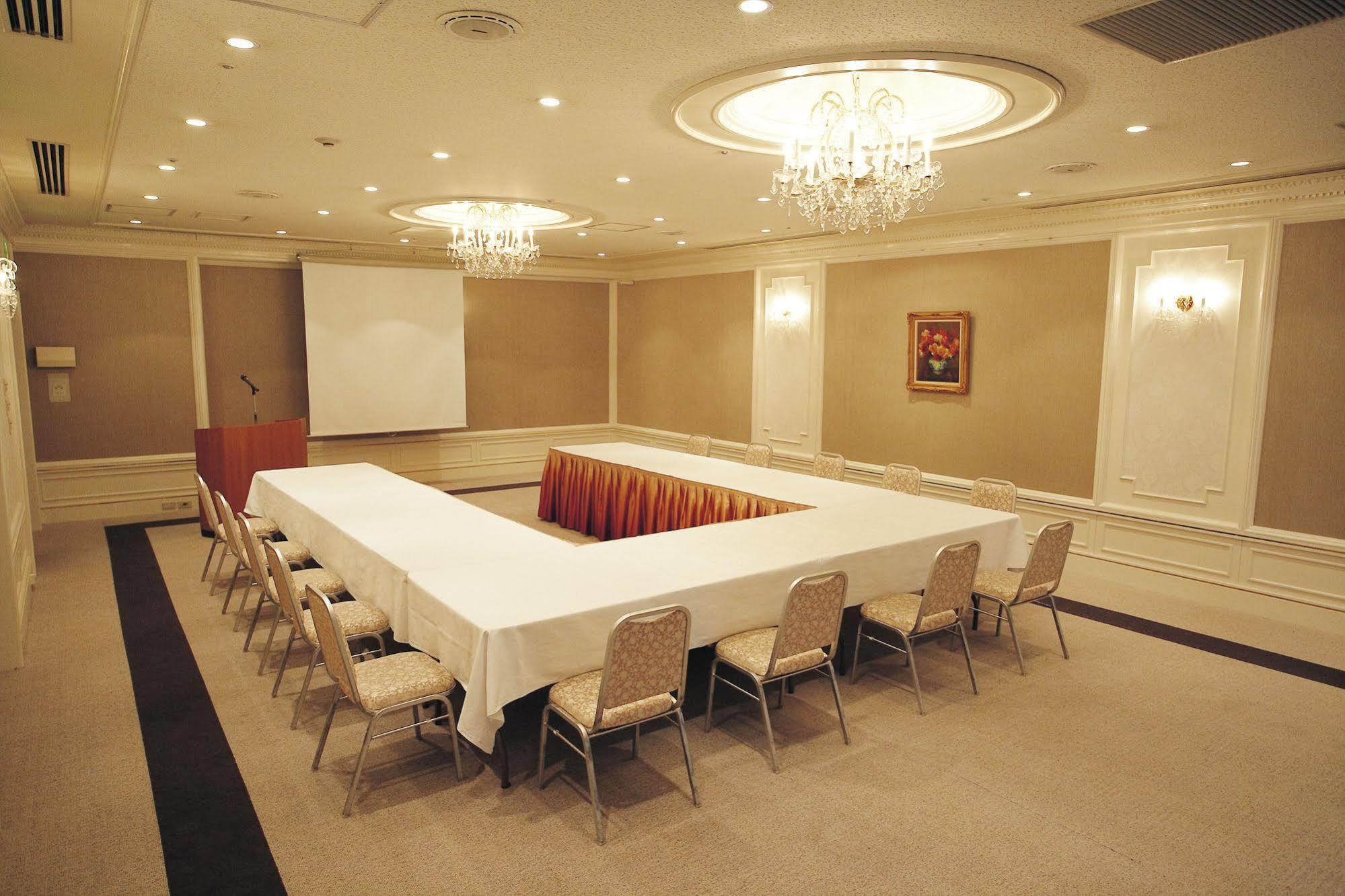 The Crown Palais New Hankyu Kochi Extérieur photo