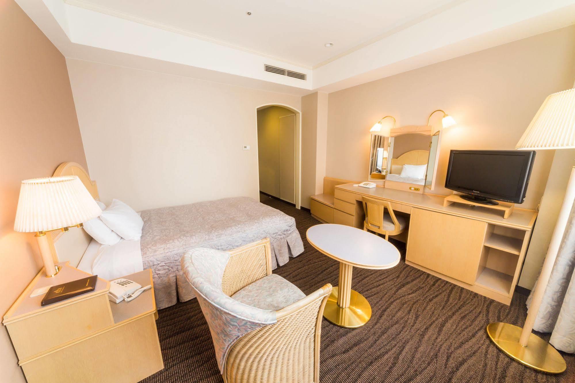 The Crown Palais New Hankyu Kochi Extérieur photo